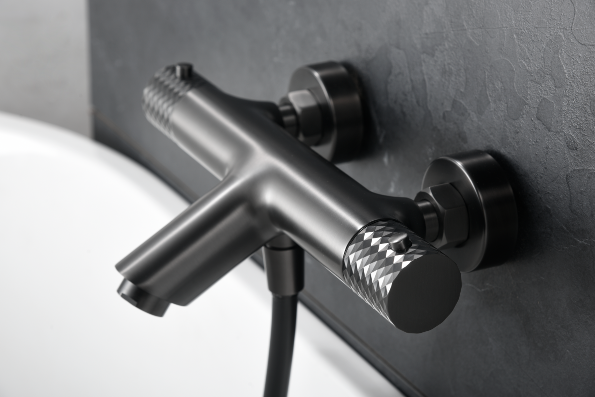 Grifería baño y ducha termostático serie Génova en black gun metal